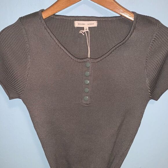 NWT Buckle Short Sleeve Top Large - Picture 3 of 5